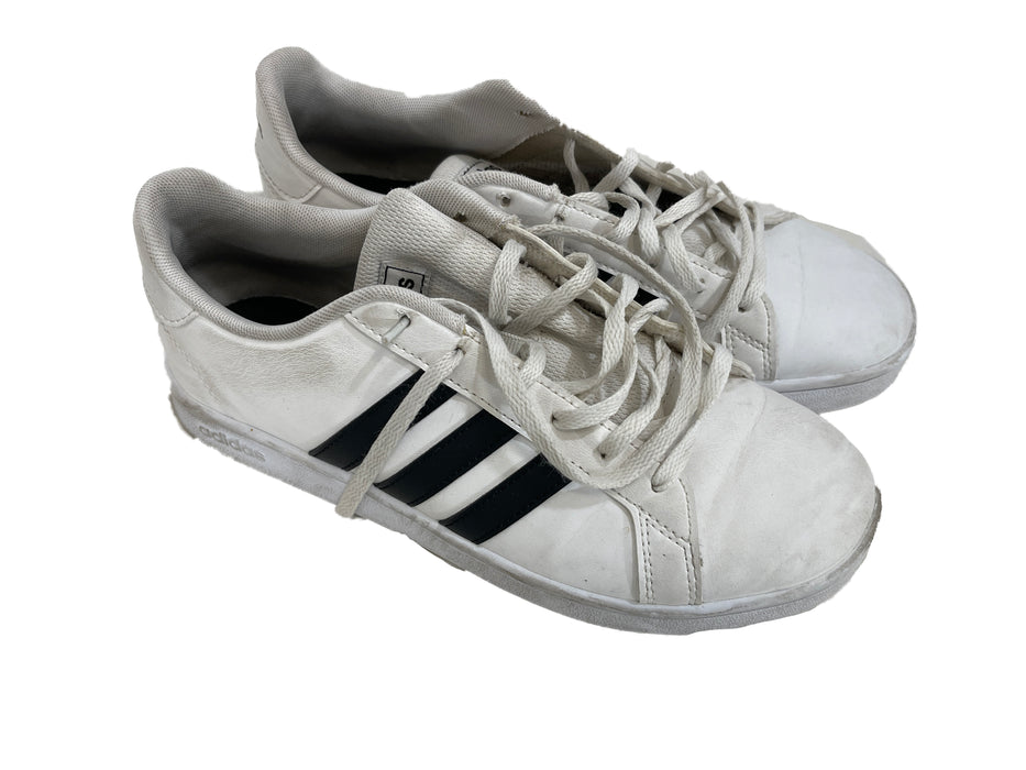 Adidas Boys Athletic Shoes Size 5