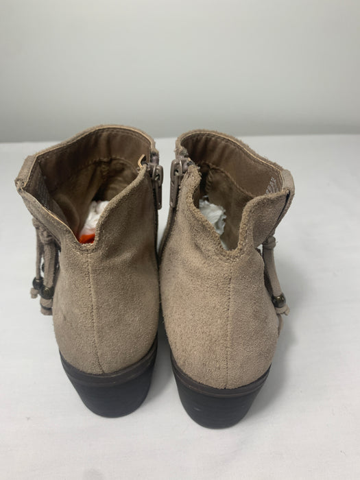 White Mountain Low Swede Boots Size Size 6.5