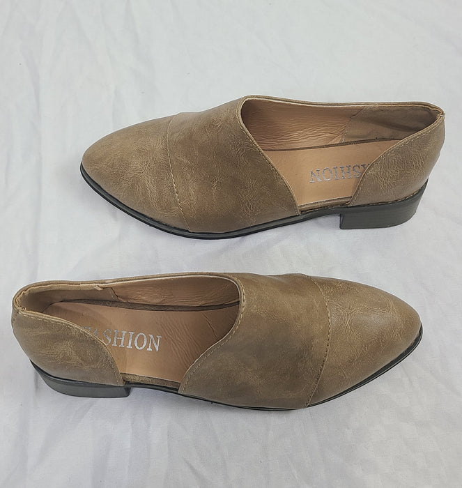 Fashion tan slip on shoes, size 38/7