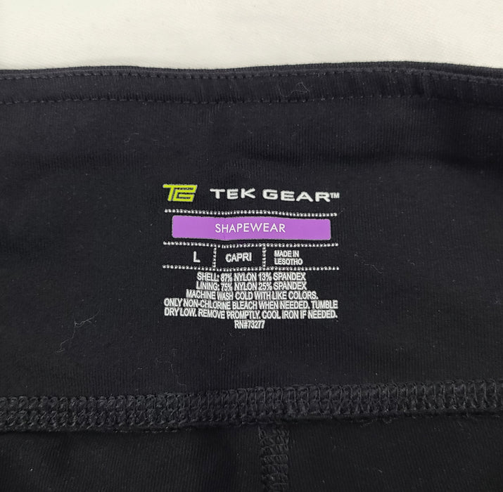 Tek Gear Shapewear black capri athletic leggings, size L — Family