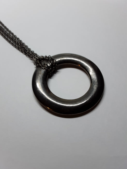 Express necklace with circle pendant