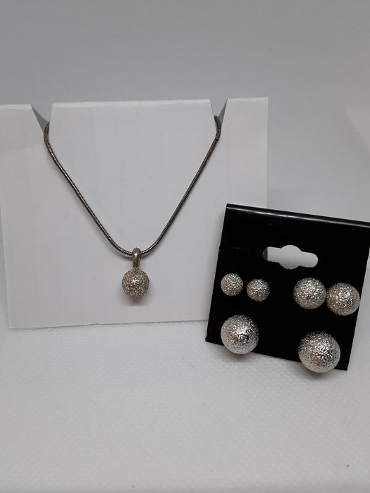 Silvertone necklace with ball pendant and earrings
