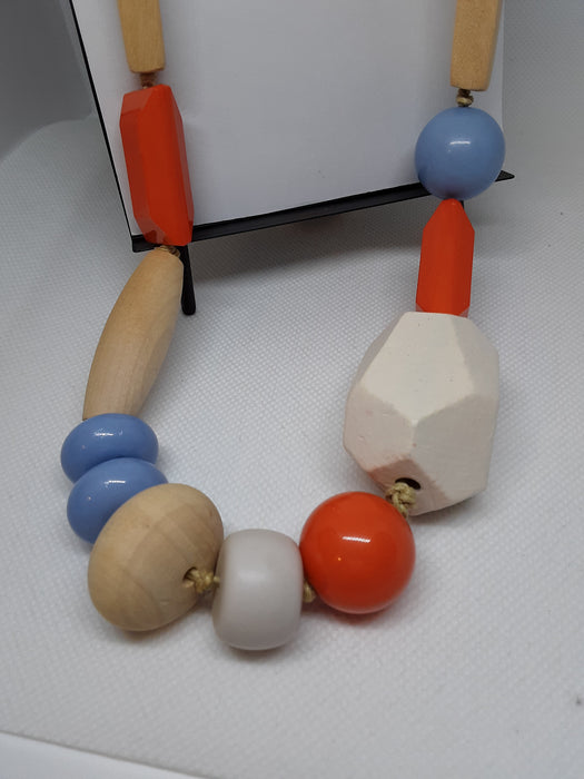 Rope necklace with wooden beads