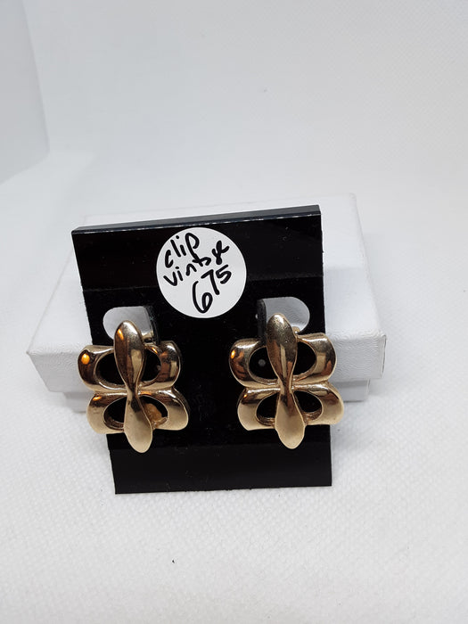 Bergere goldtone vintage clip earrings