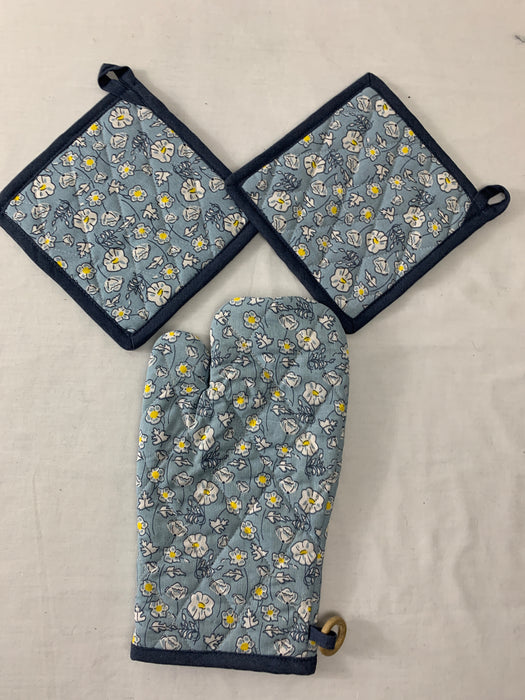 Vegan Soul Kitchen cookbook and oven mitts