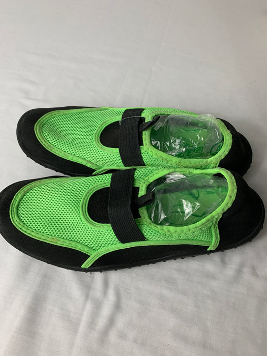 Wonder Nation Boys Water Shoes Size 6