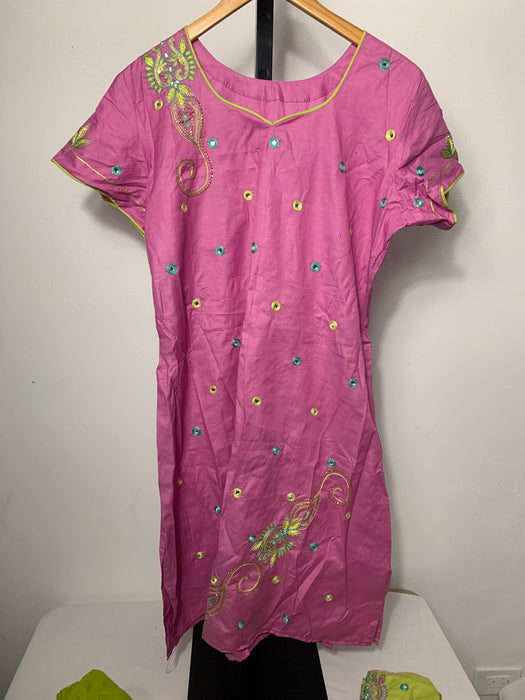 Womens Indian Outfit Size Large/Medium