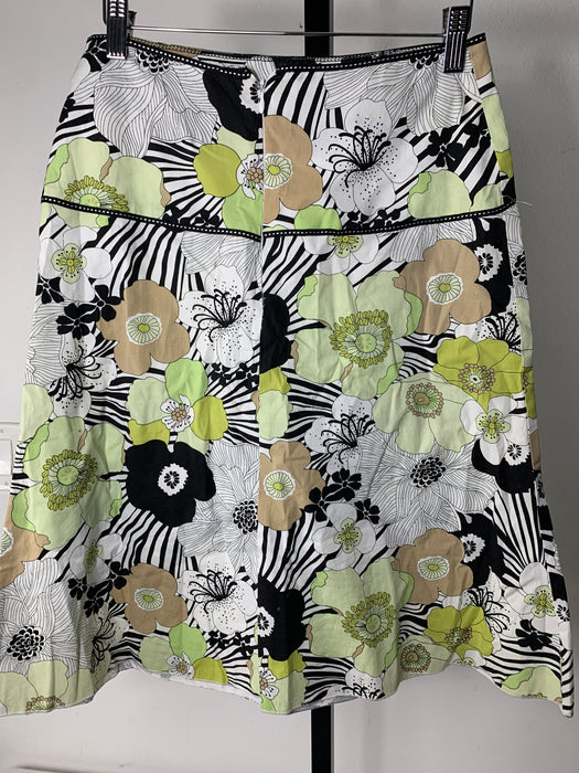 Simply Irresistible Floral Skirt Size 4