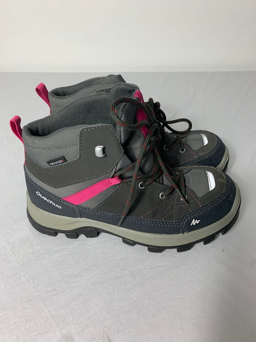 Novadry Quechua Hiking Boots Size 3.5