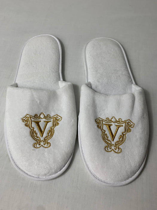 'V' Slippers Size 11
