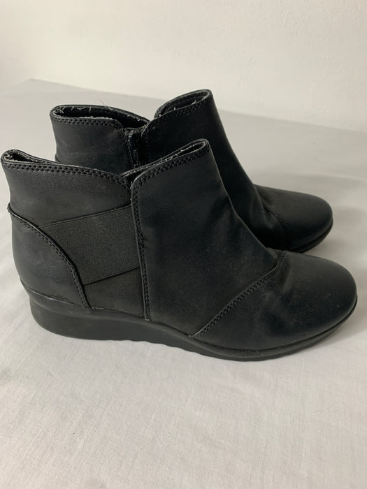 Black Stylish Boots Size 9