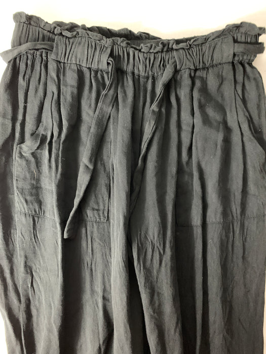 Know One Cares Capri Pants Size Small