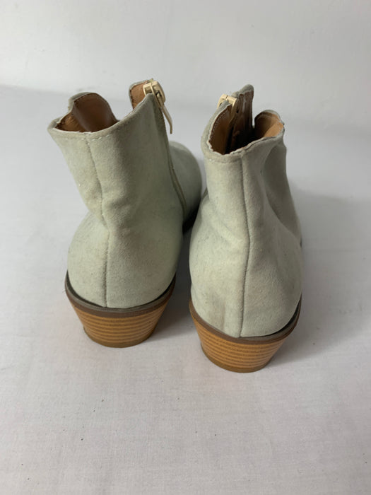 Stylish Boots Size 9.5