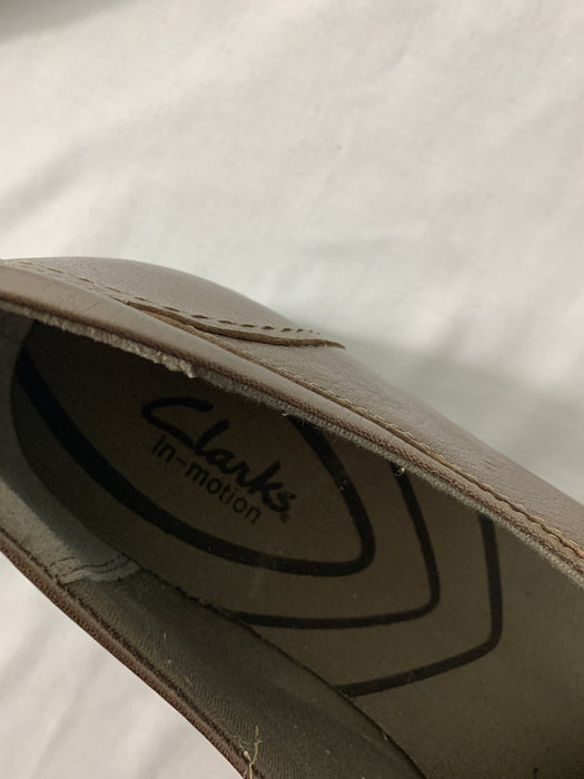 New Clarks in Motion Shoes Size 10 ( but runs little small)
