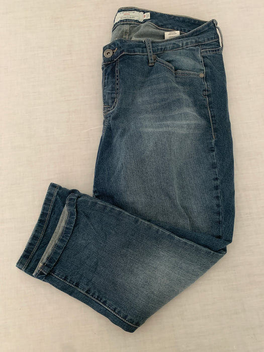 Torrid Skinny Capri Jeans Size 16 — Family Tree Resale 1