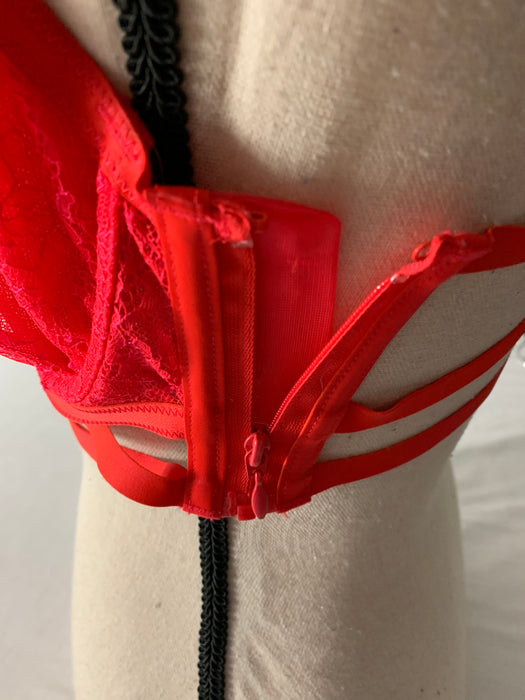 BRAND NEW Victoria’s Secret bra size 36C