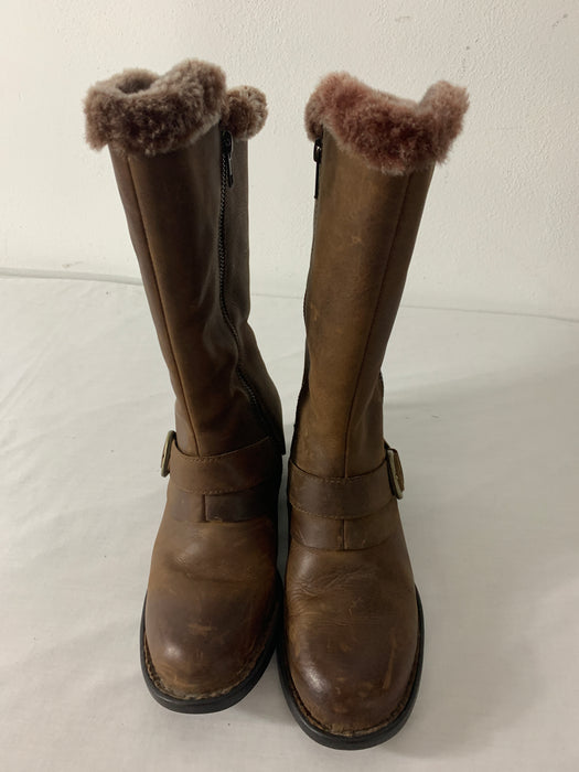 Born Winter Boots Size 6