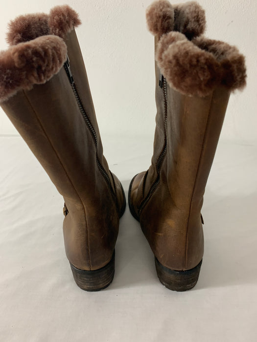 Born Winter Boots Size 6
