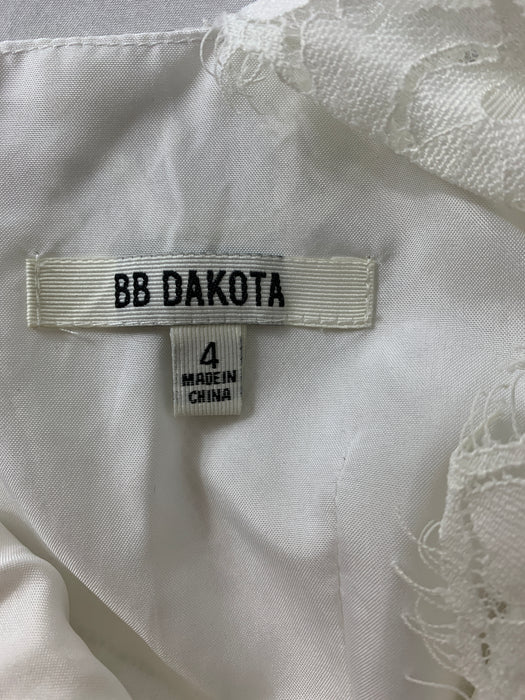 BB Dakota Womans Gorgeous Lace Dress Size 4