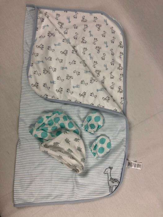 4 Piece Baby Blanket, Mittens and Hat Bundle Size 0-6m