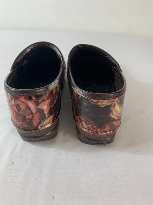 Daosko Slip Resistant Slip on Shoes Size 8