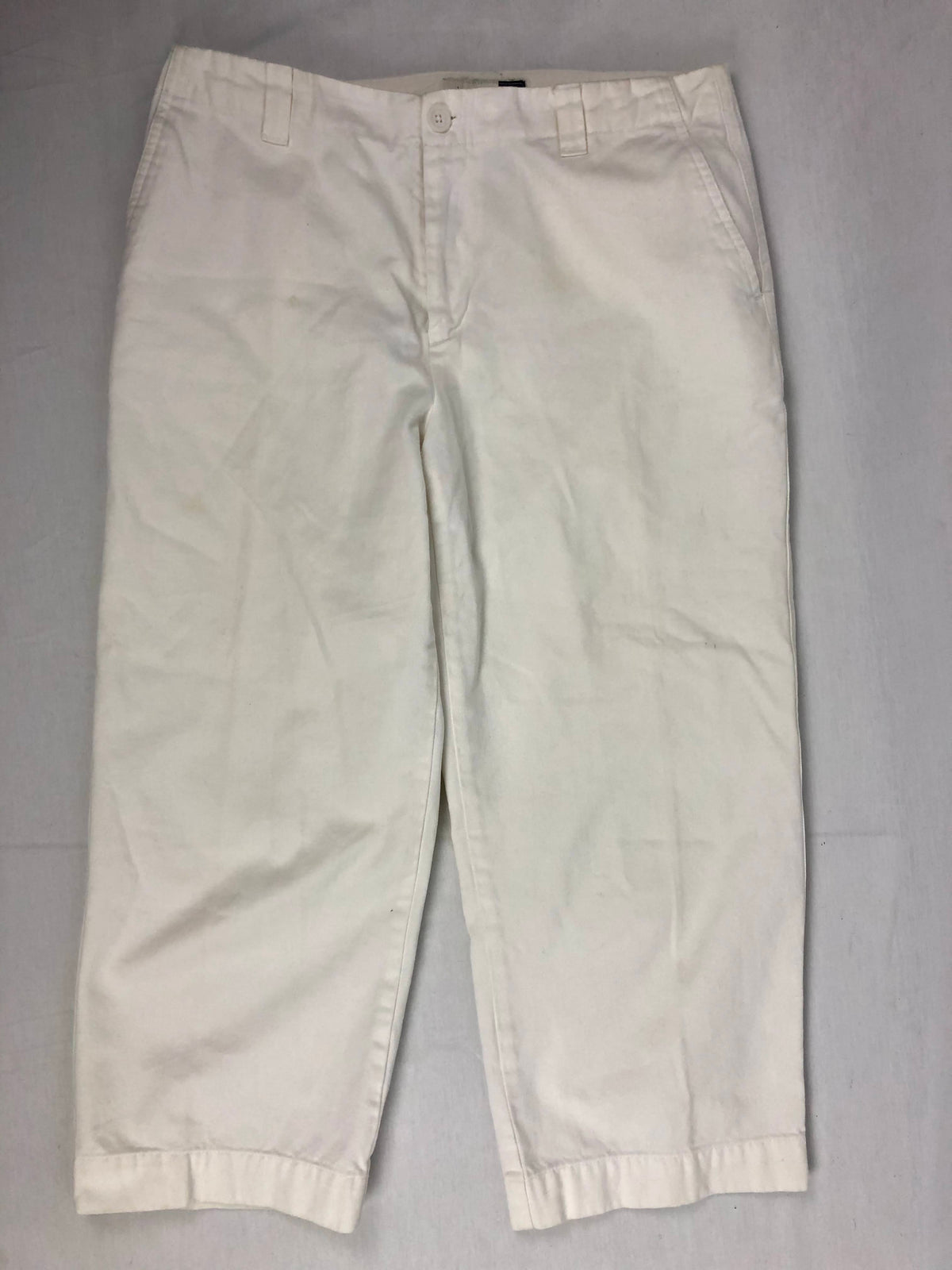 Gap Clean Cut White Capri Pants Size 10 — Family Tree Resale 1