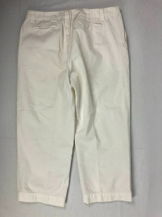 Gap Clean Cut White Capri Pants Size 10 — Family Tree Resale 1