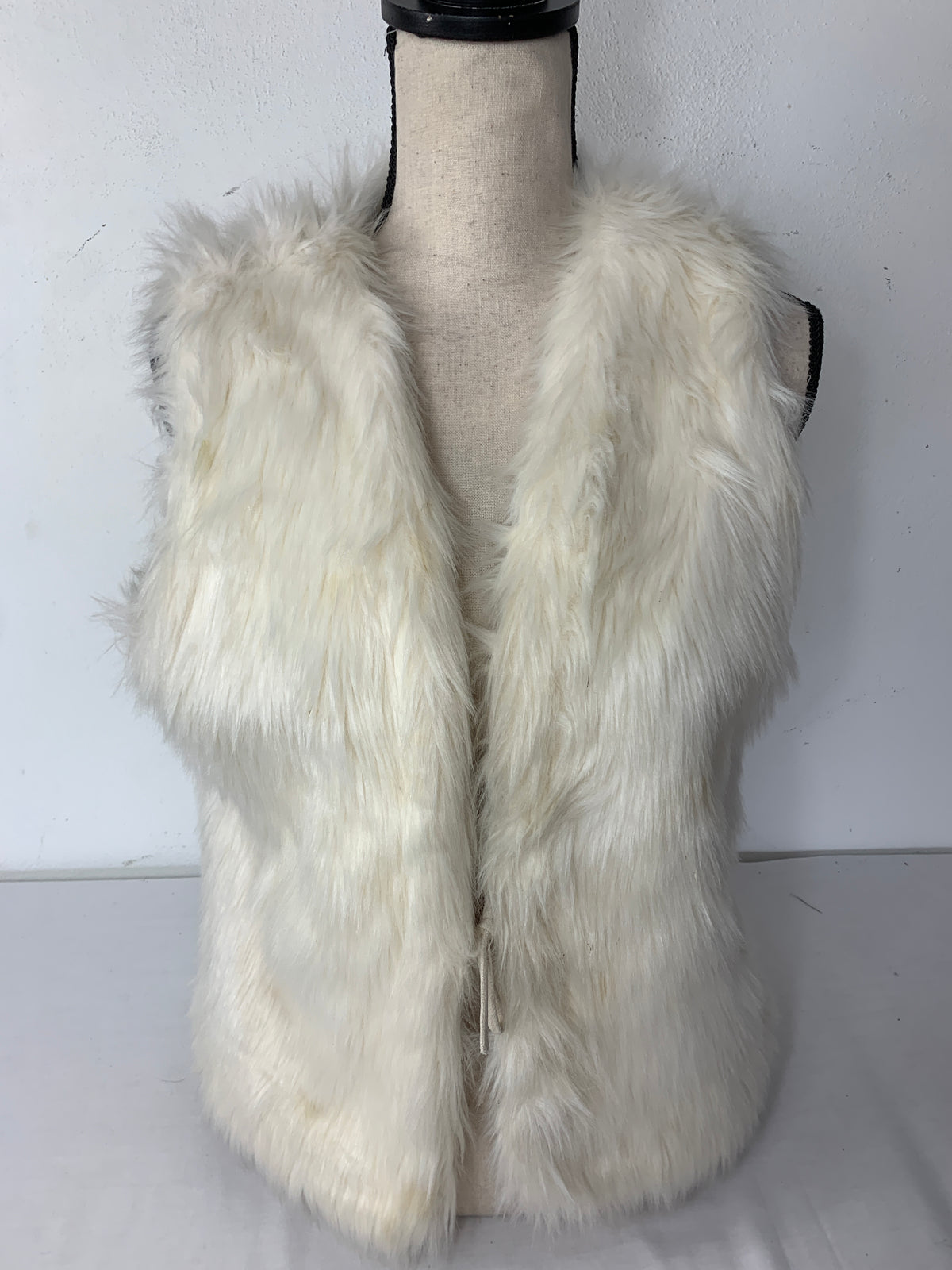 Mossimo Supply Co. Faux Fur Coat Size XL — Family Tree Resale 1