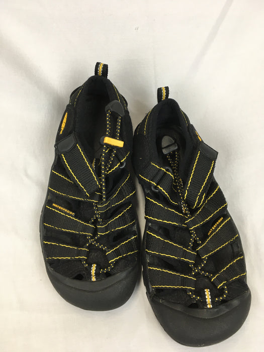 Kids Keen sandals black and yellow Us size 2