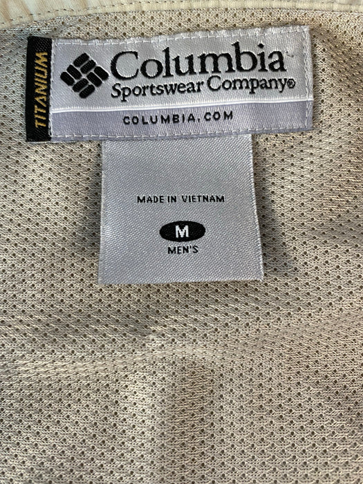 Columbia Mens Button down  Size Medium