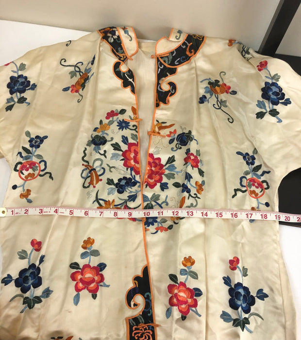 Women’s embroidered robe